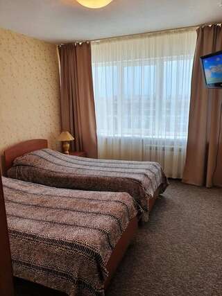Гостиница Челябинск Челябинск Стандартный двухместный номер с 2 отдельными кроватями-1